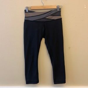 Lululemon black capri leggings size 6